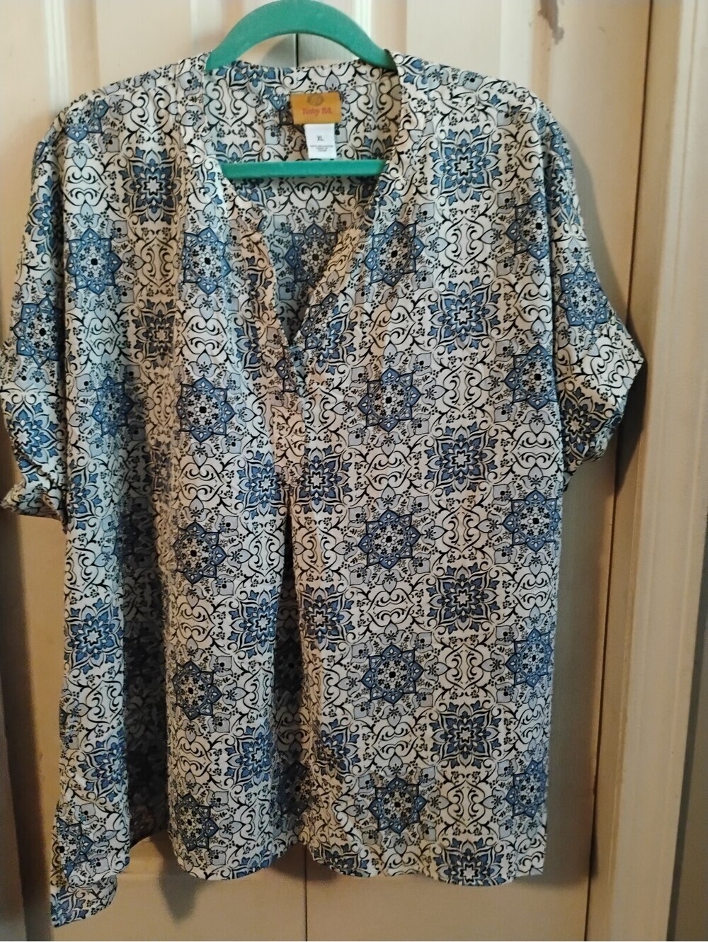 Ruby Rd. Women's XL Blue and White Patterned Blouse